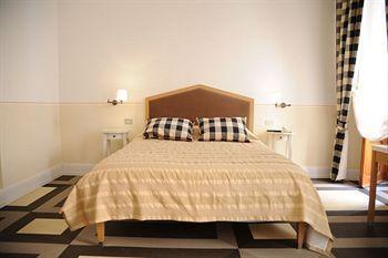 Piazza Di Spagna Prestige Pensión 2*